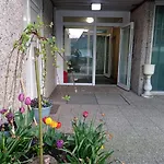 In Mit Balkon & Weitblick Ins Gruene הרבורן