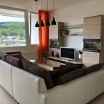In Mit Balkon & Weitblick Ins Gruene דירה