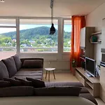 In Mit Balkon & Weitblick Ins Gruene * הרבורן