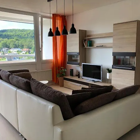 In Mit Balkon & Weitblick Ins Gruene Appartement